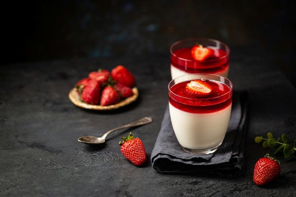 Quels sont les secrets pour une panna cotta au lait de coco et coulis de fruits exotiques ?