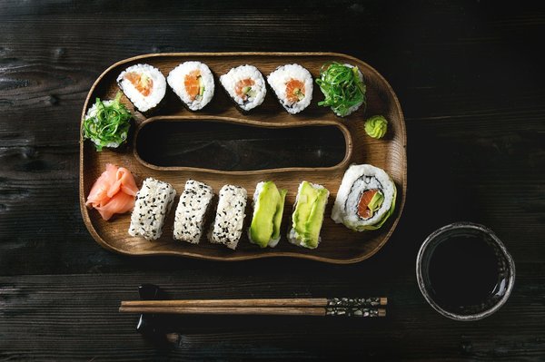 Quels sont les meilleurs conseils pour des sushis maison avec des poissons frais?